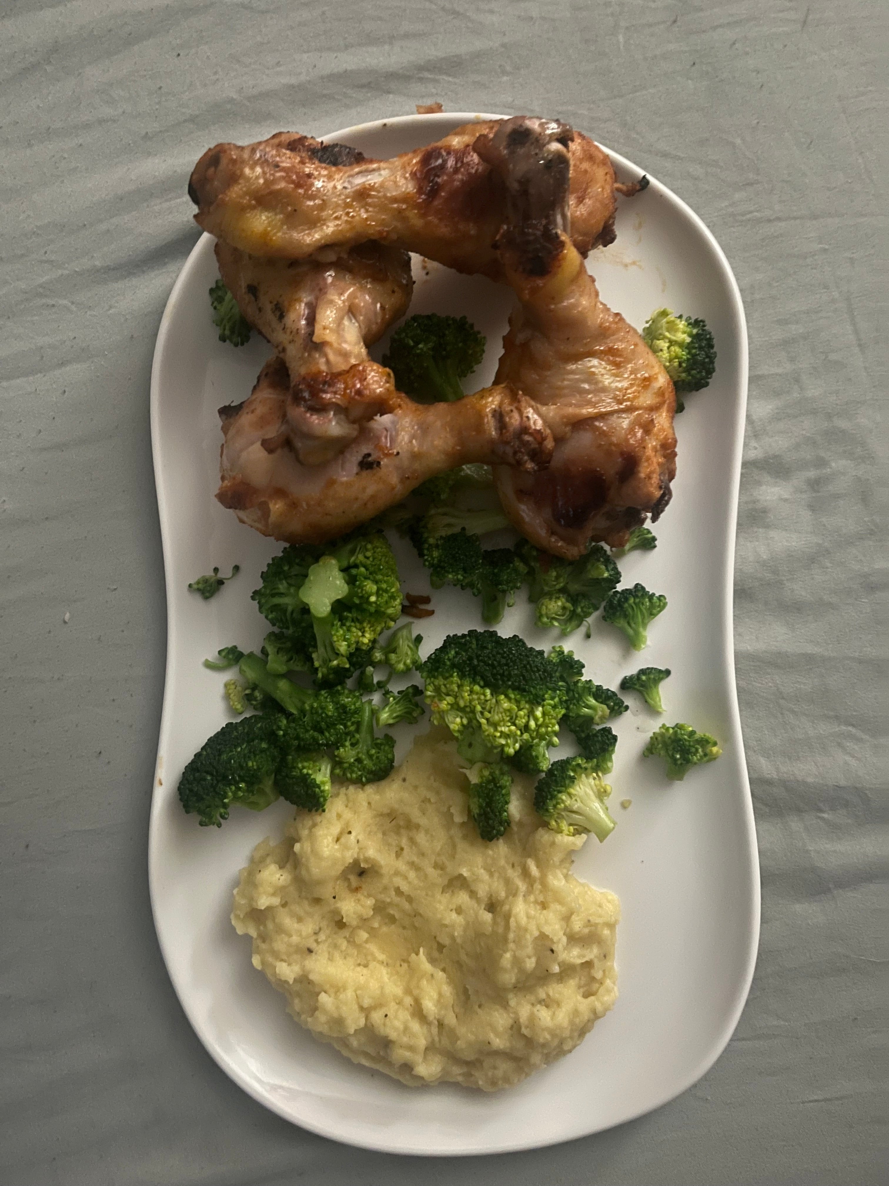 Roasted Drumsticks w/ Mash and Broccoli